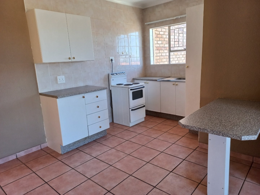 To Let 2 Bedroom Property for Rent in Kannoniers Park North West